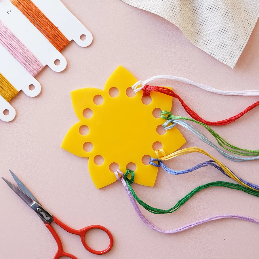 Daffodil Thread Holder